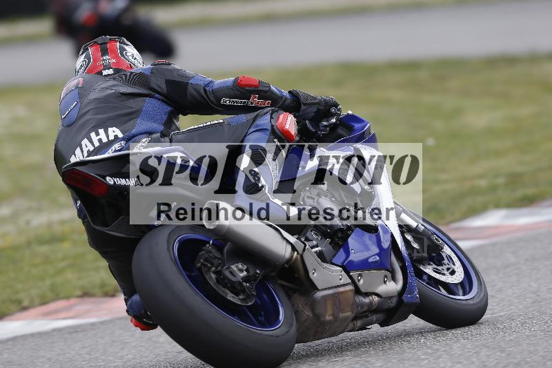 Archiv-2025/06 18.04.2025 Speer Racing ADR/Gruppe gelb/backside